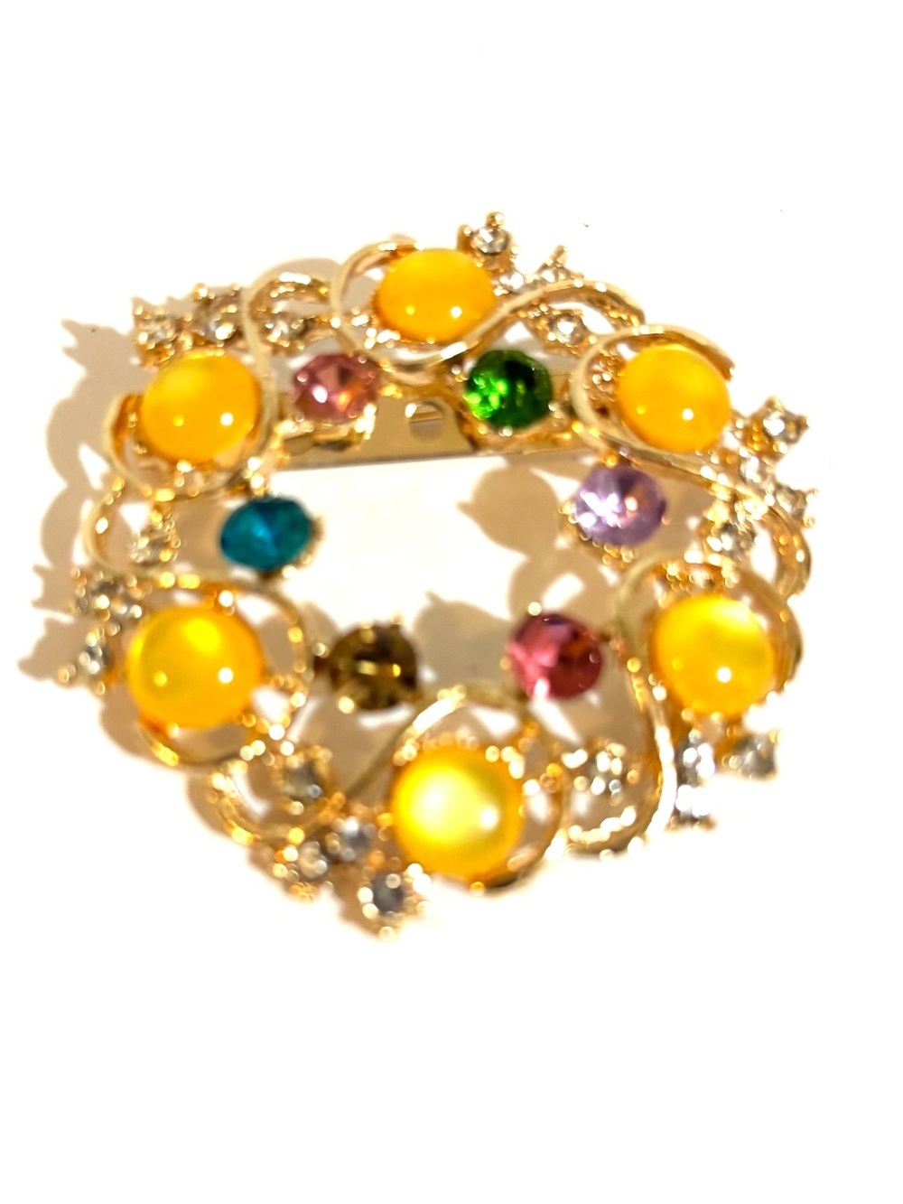 Fashion Jewelry Gold-Tone Multicolor Floral Cabochon Wreath Brooch